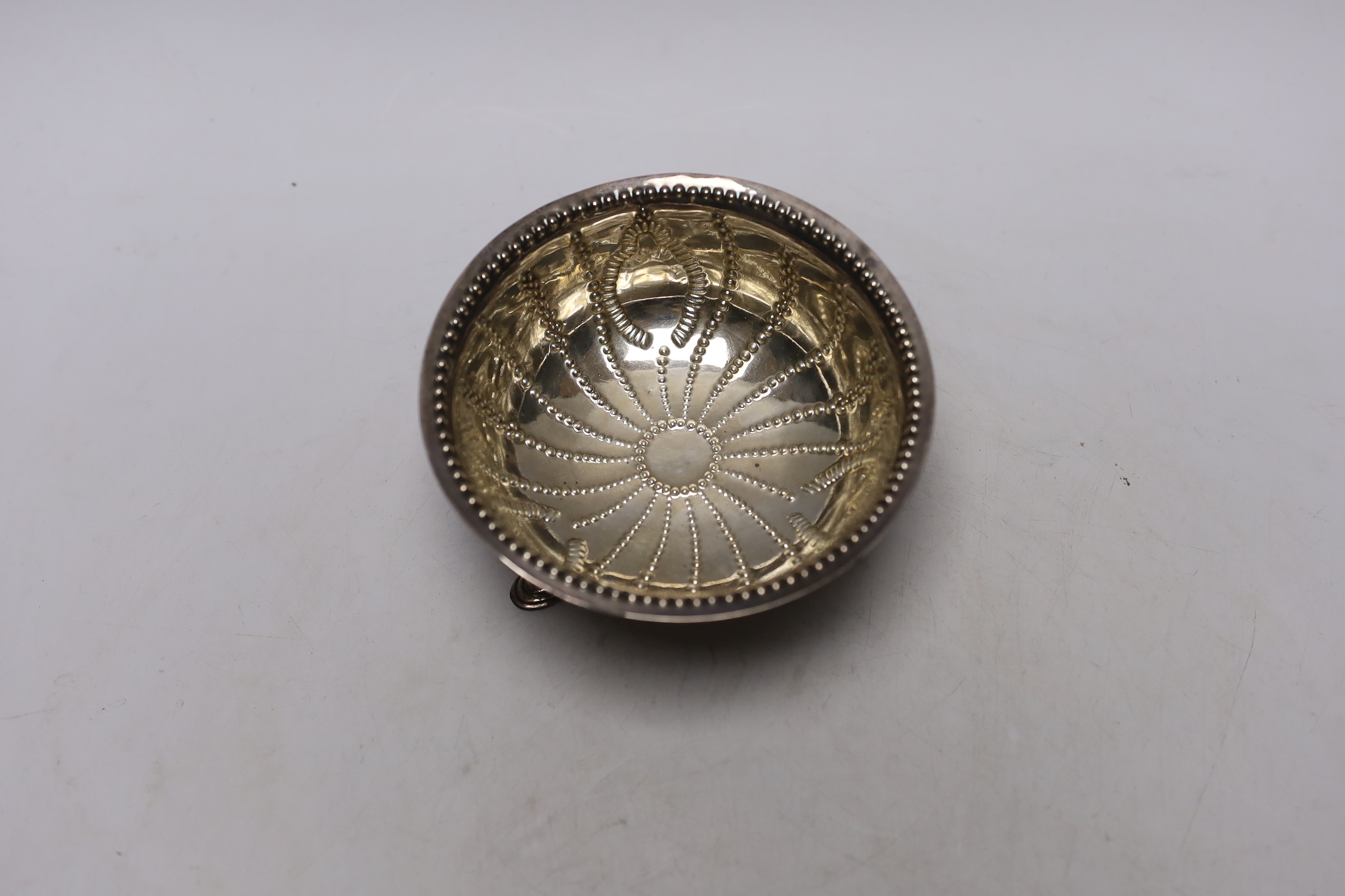 A late Victorian Irish silver sugar bowl, John Smyth, Dublin, 1894, diameter, 12.4cm, 4.5oz.